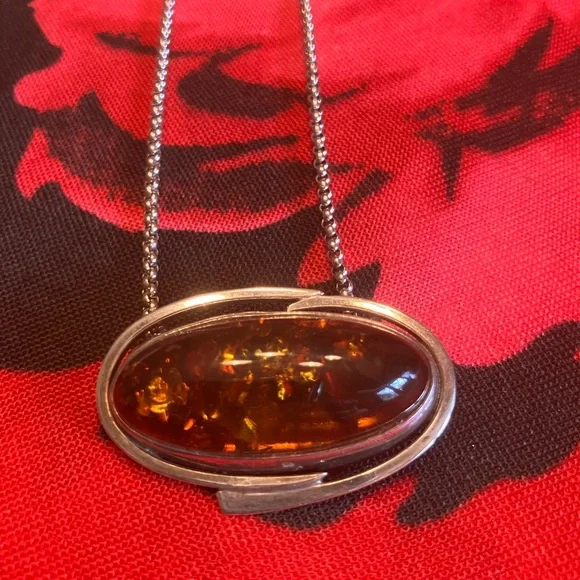 STERLING SILVER BALTIC AMBER PENDANT AND CHAIN - Picture 7 of 9